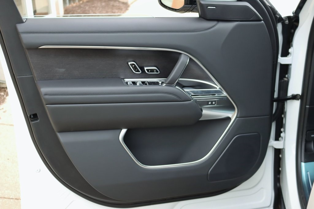 2025 LAND ROVER RANGE ROVER - Image 10