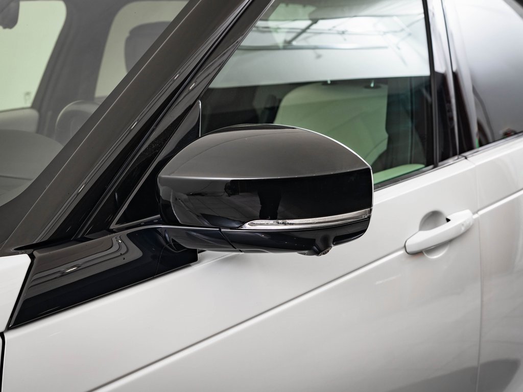 2023 Land Rover Discovery S R-Dynamic photo 14