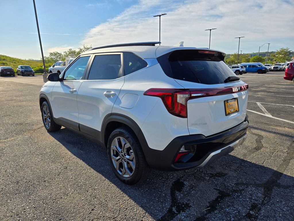 2024 Kia Seltos S photo 4