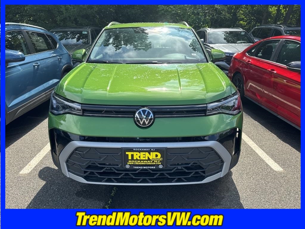 2025 Volkswagen Taos SE photo 2