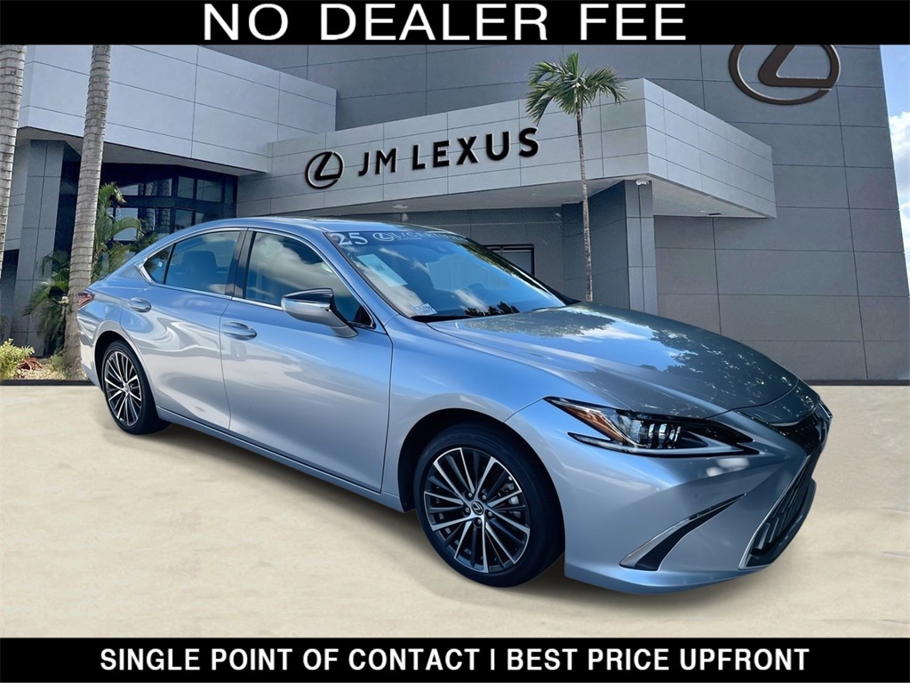 2025 Lexus ES Hybrid 300h's photo