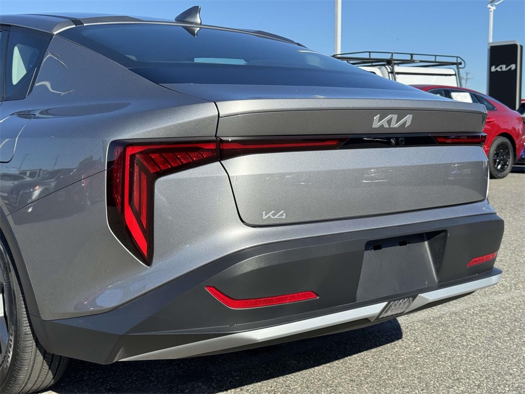 2025 Kia K4 LXS photo 10