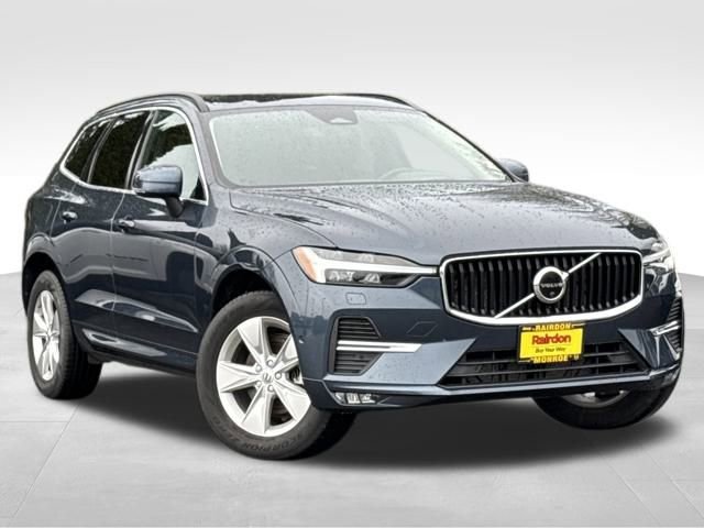 2022 Volvo XC60 Momentum's photo