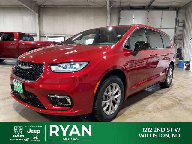 2026 Chrysler Pacifica photo 4