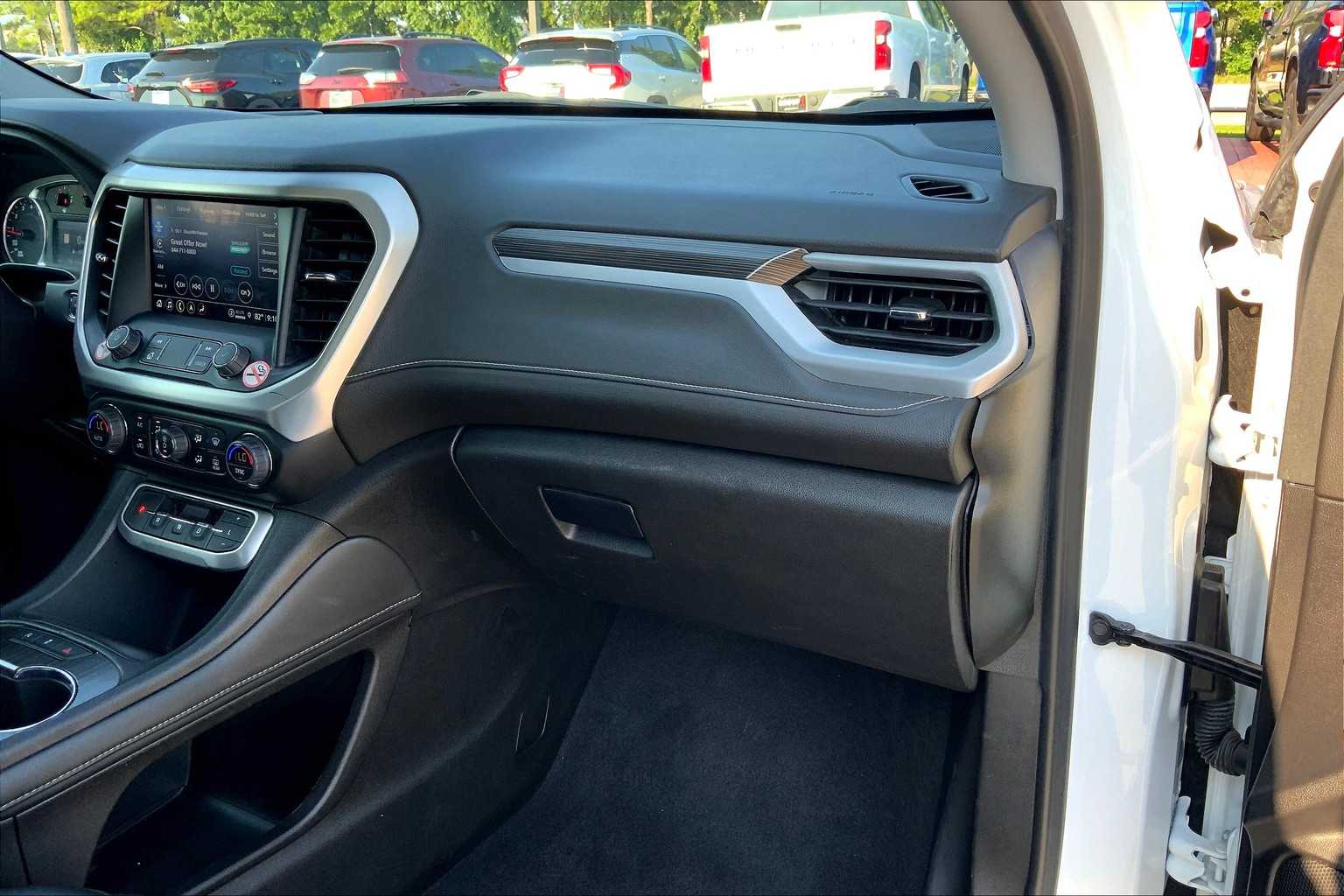 2023 Gmc Acadia SLT photo 17