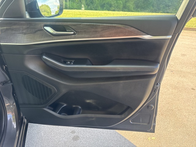 2025 Jeep Grand Cherokee Limited photo 9