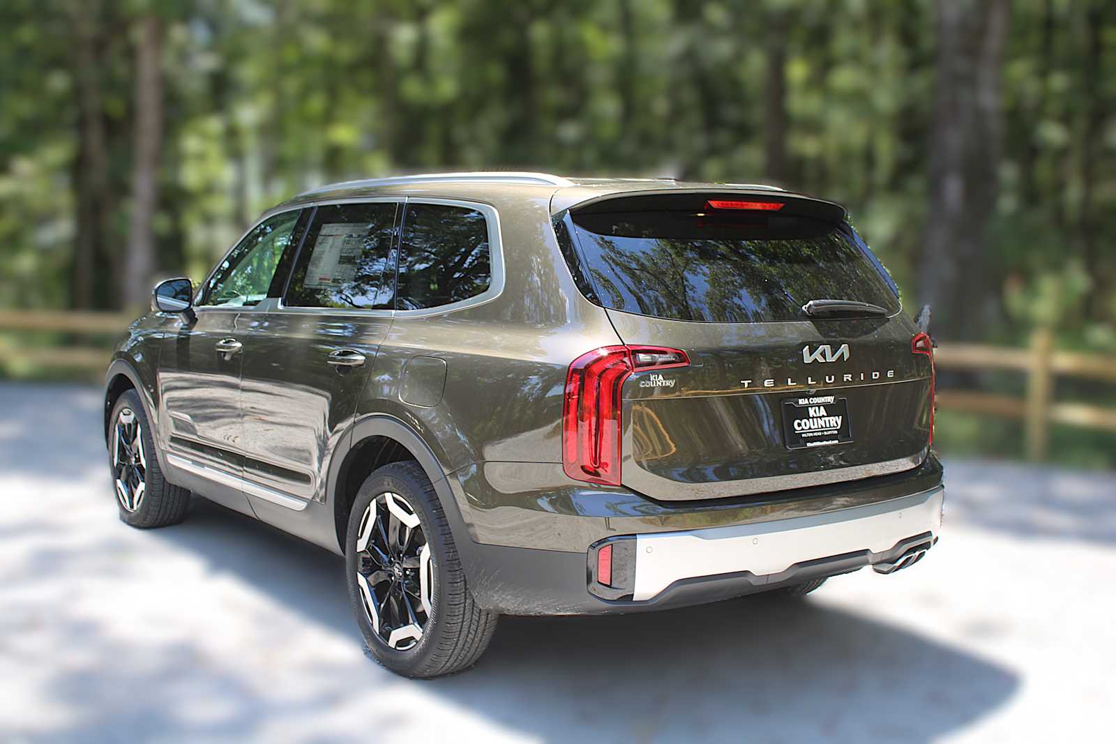 2025 Kia Telluride S photo 3
