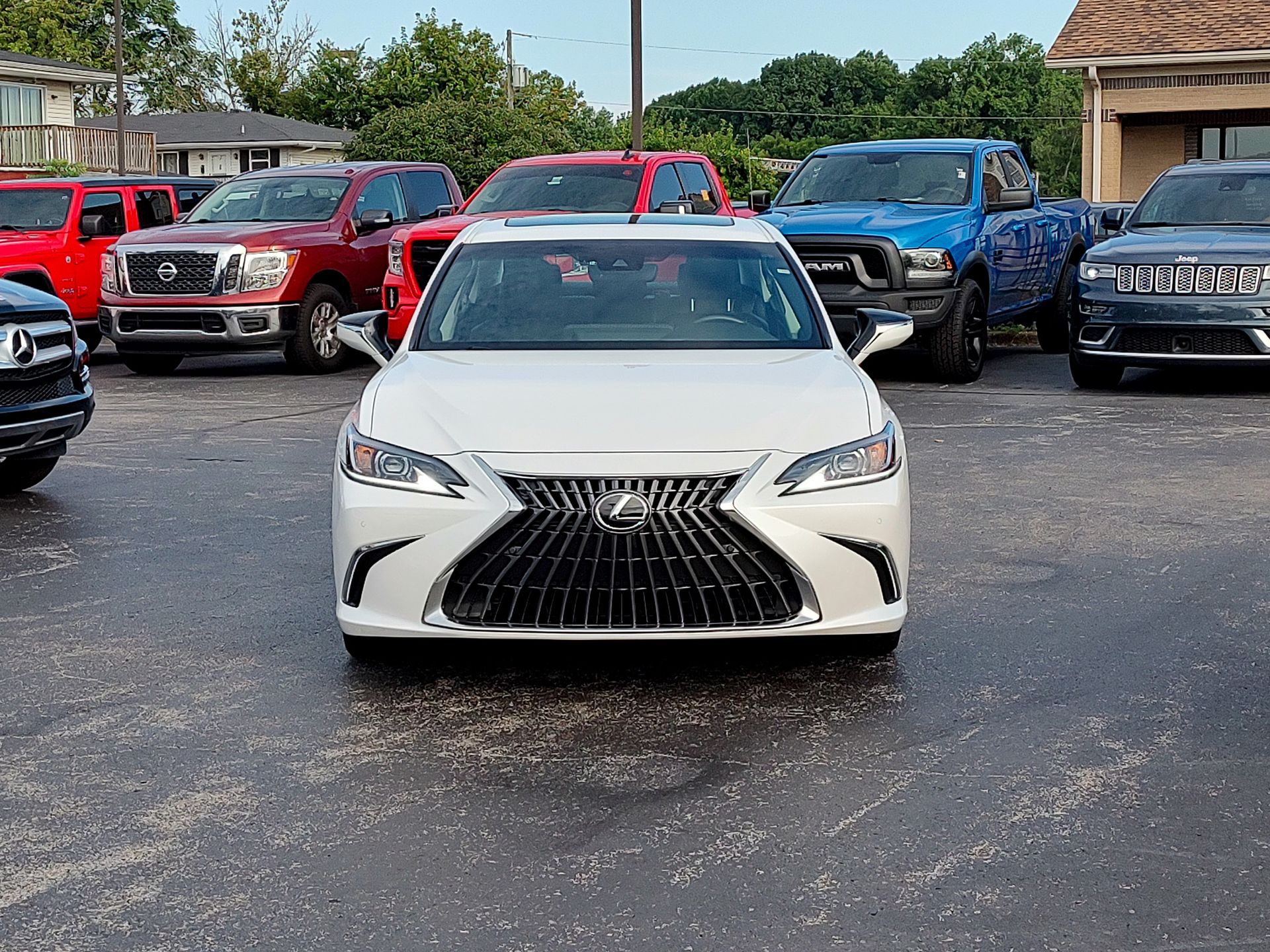 2023 Lexus ES 250 AWD photo 16