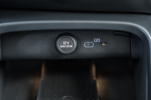 2023 Volvo XC40 Plus photo 18