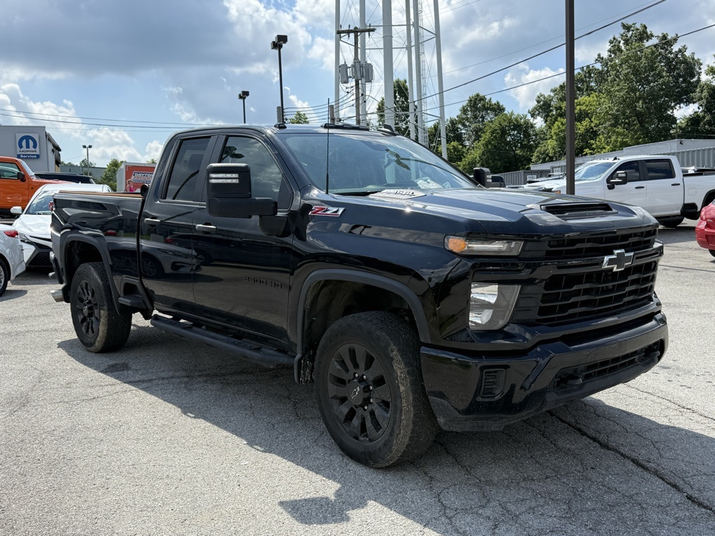 2024 Chevrolet Silverado 2500HD Custom photo 4