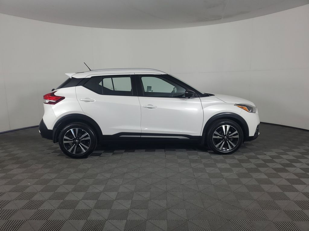 2018 Nissan Kicks SR photo 3