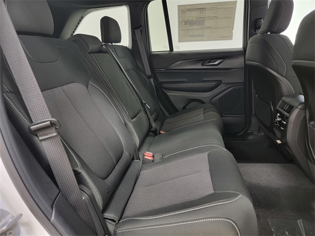 2025 Jeep Grand Cherokee Laredo X photo 16