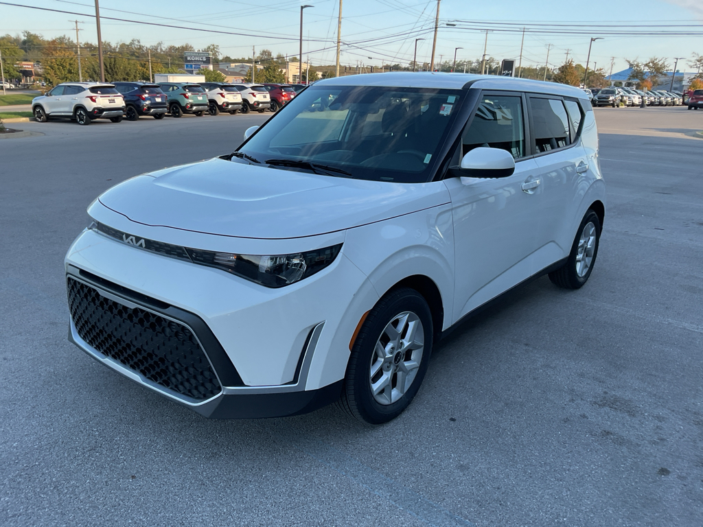 2024 Kia Soul LX photo 3