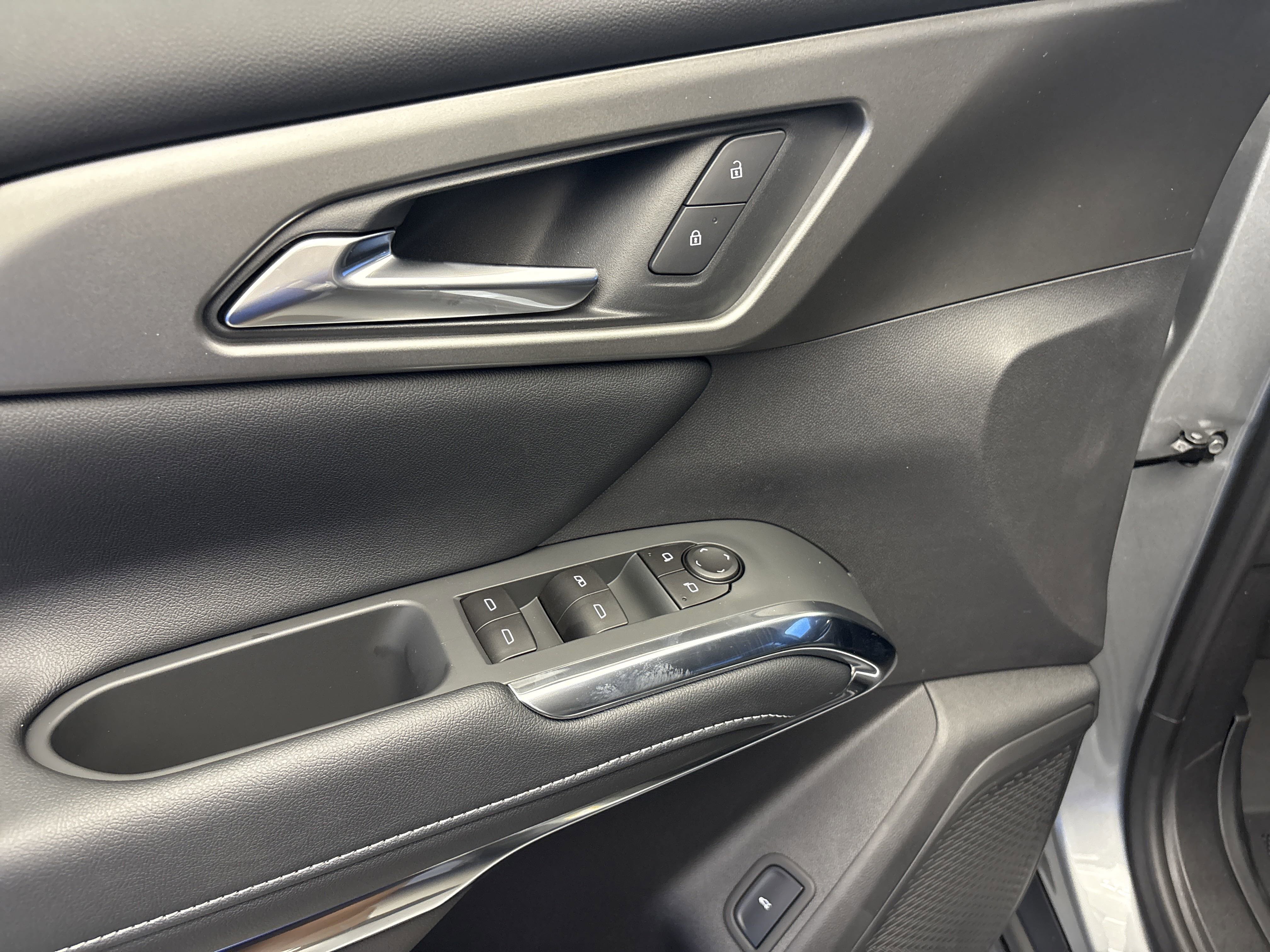 2026 Chevrolet Traverse photo 9