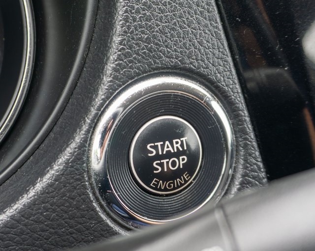 2016 Nissan Rogue SV photo 20