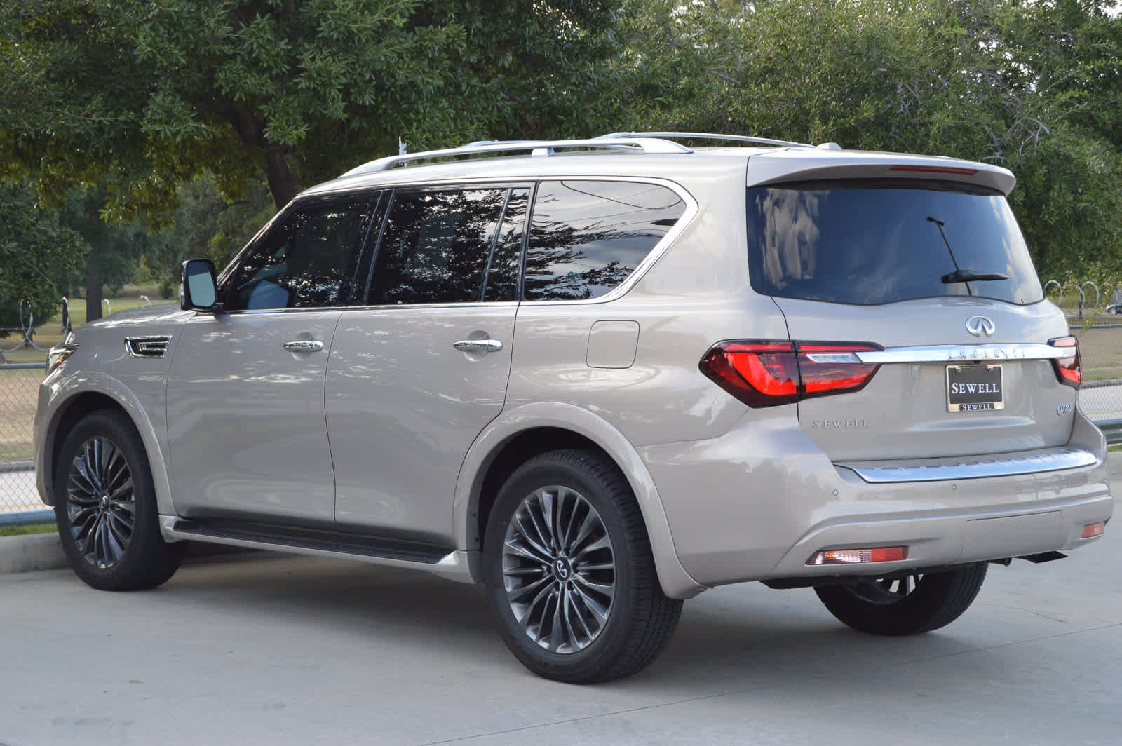 2022 Infiniti QX80 Sensory photo 3