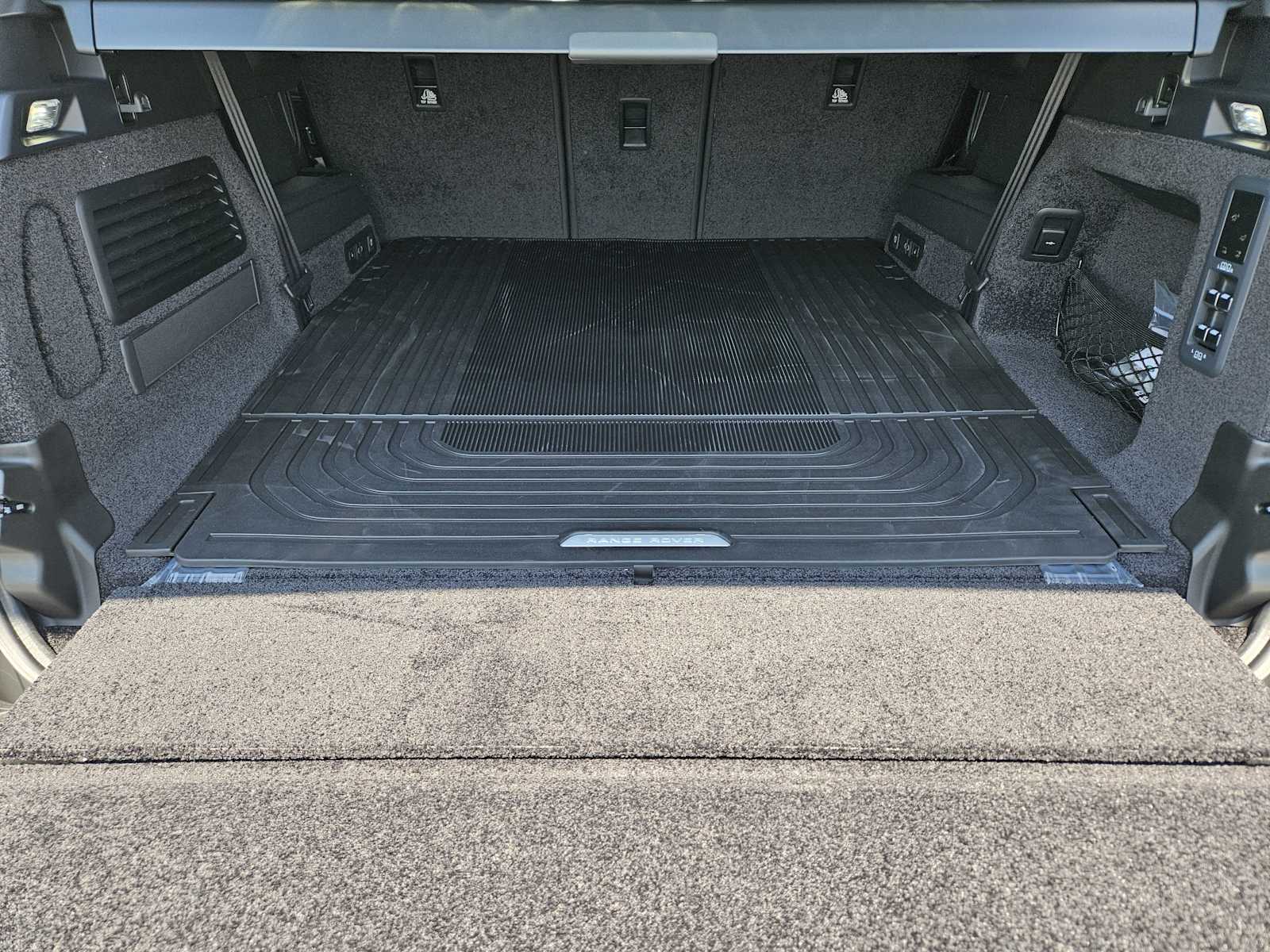 2025 Land Rover Range Rover SE photo 26