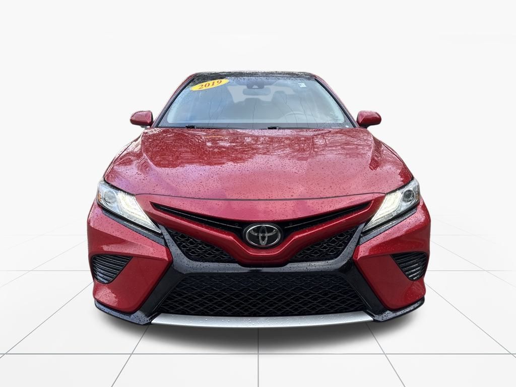 2019 Toyota Camry XSE photo 2