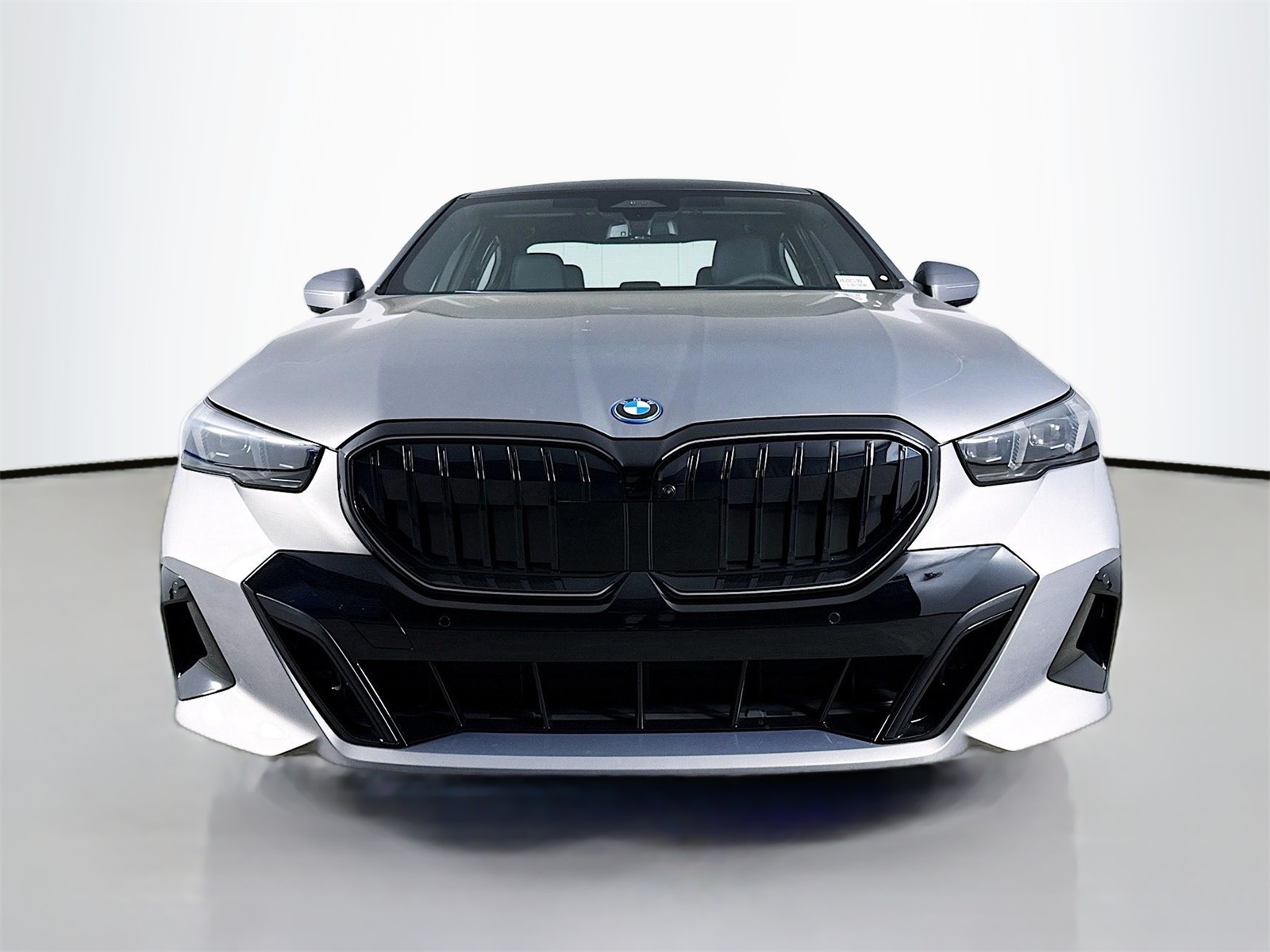 2026 Bmw 550e xDrive photo 2