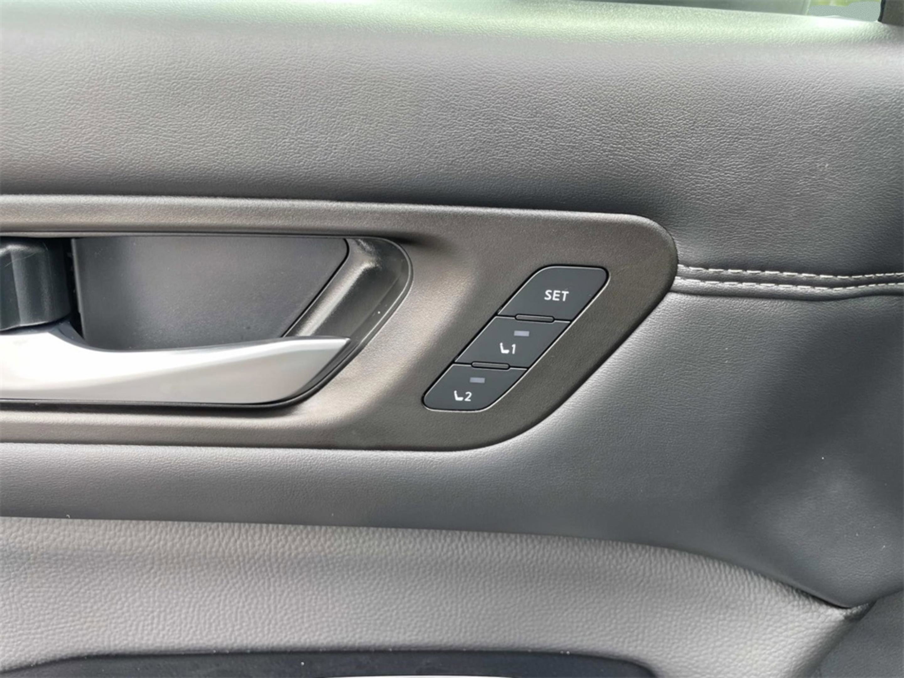 2025 Nissan Pathfinder Platinum photo 12