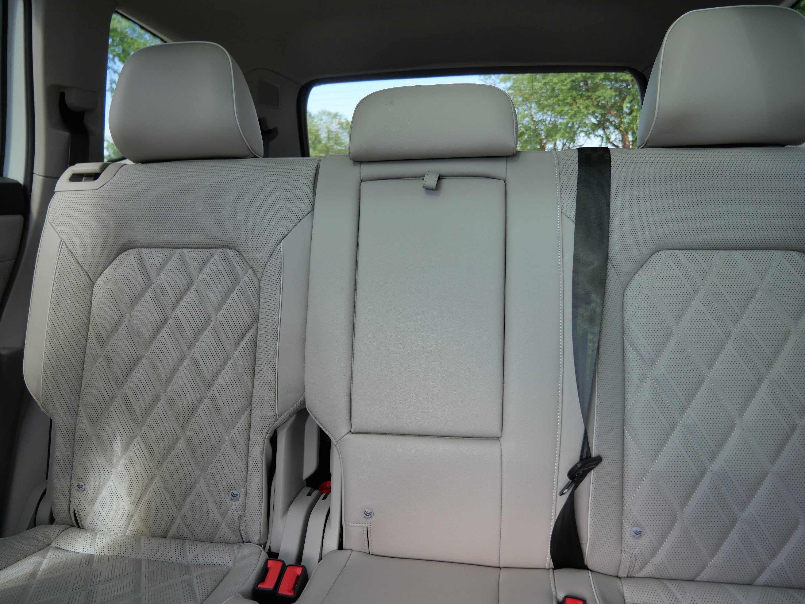 2024 Volkswagen Atlas SEL Premium R-Line photo 13