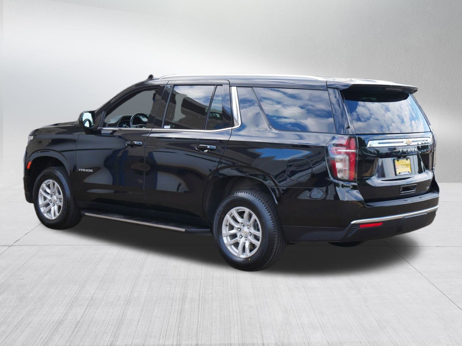 2023 Chevrolet Tahoe LT photo 2