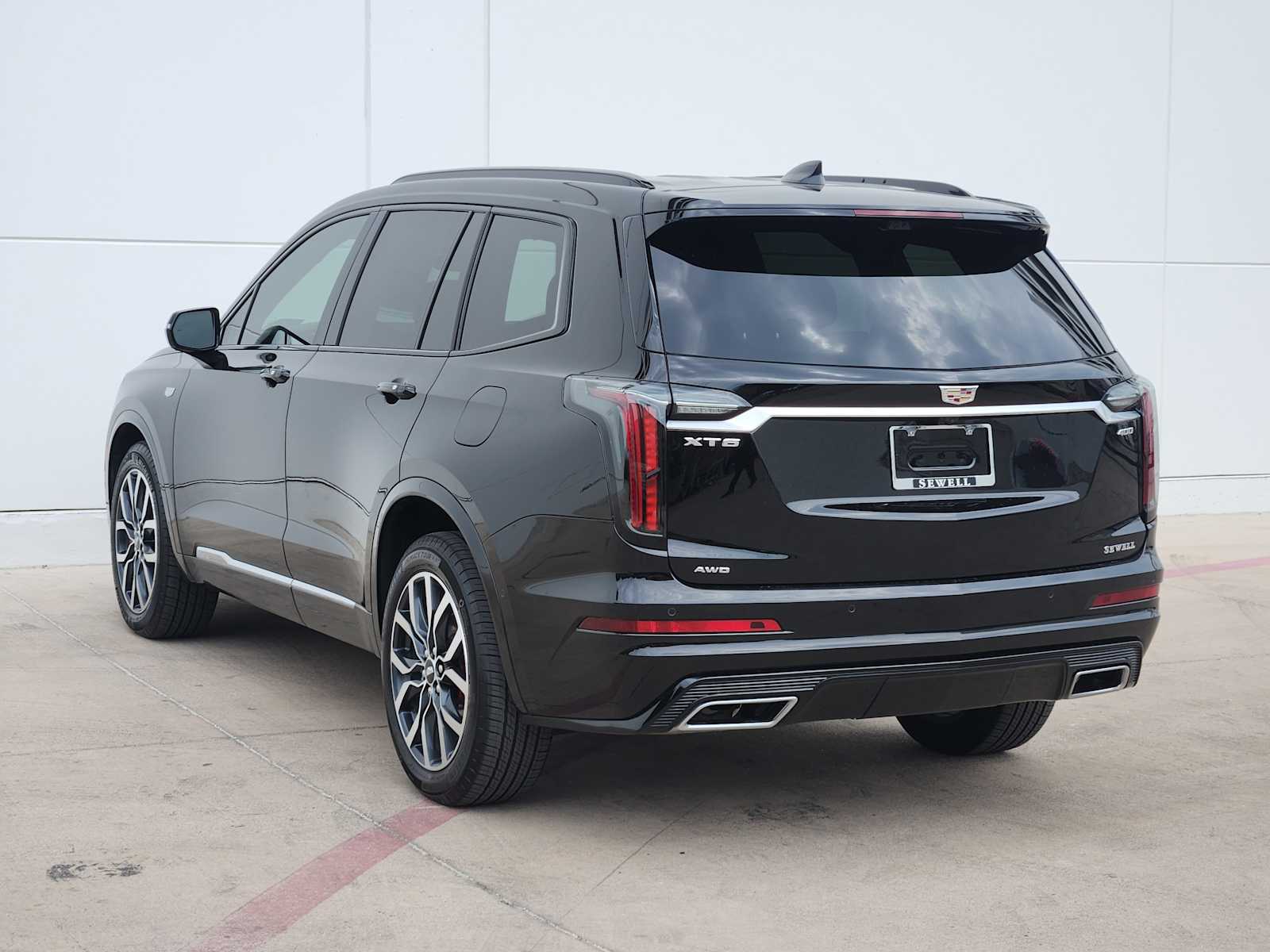 2025 Cadillac XT6 Sport photo 3