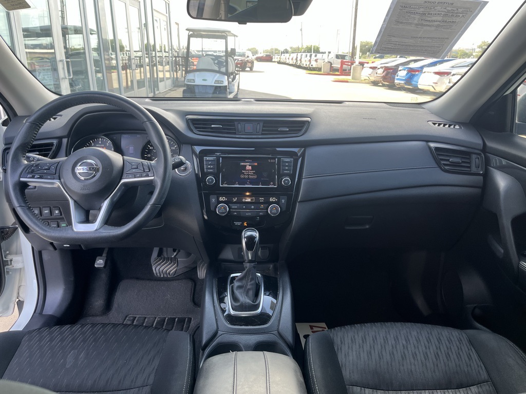 2019 Nissan Rogue SV photo 14