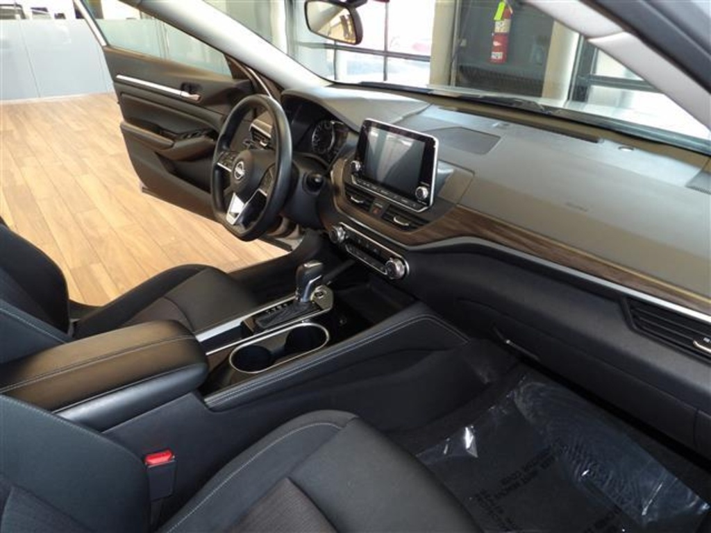 2023 Nissan Altima 2.5 SV photo 13