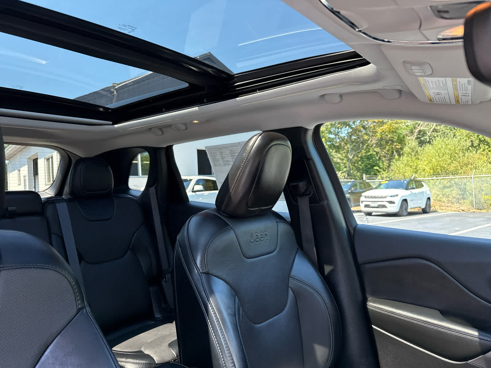 2022 Jeep Cherokee Limited photo 25