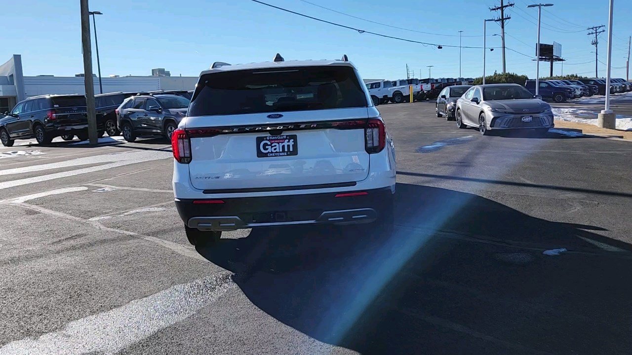 2025 Ford Explorer photo 4