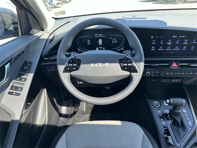 2025 Kia Niro SX photo 2