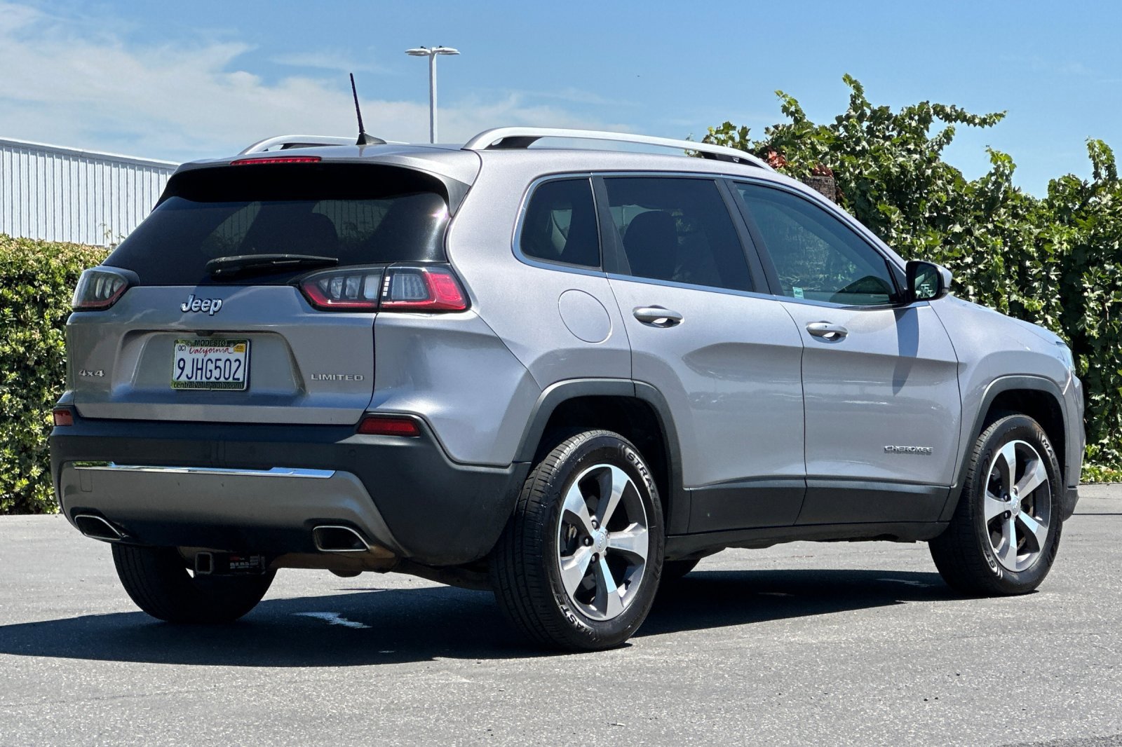 2020 Jeep Cherokee Limited Sport photo 4