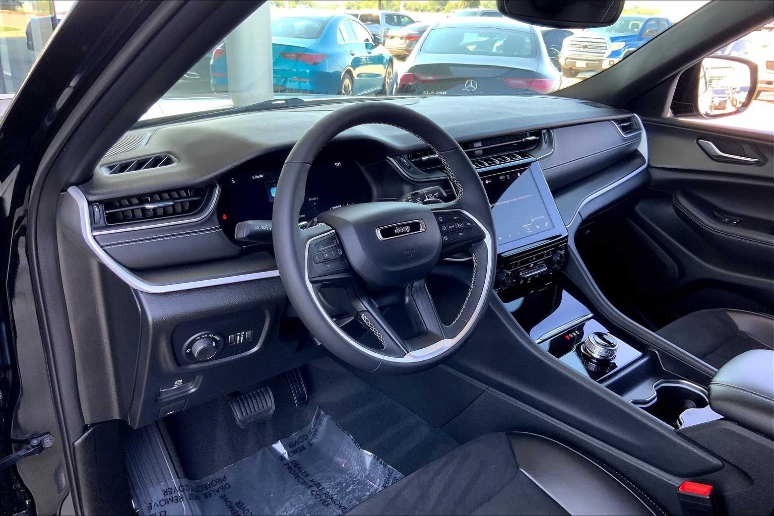 2024 Jeep Grand Cherokee Altitude photo 13