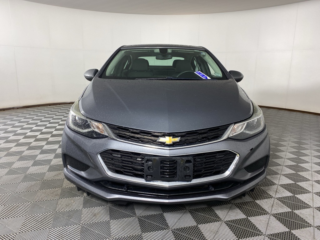2018 Chevrolet Cruze LT photo 2
