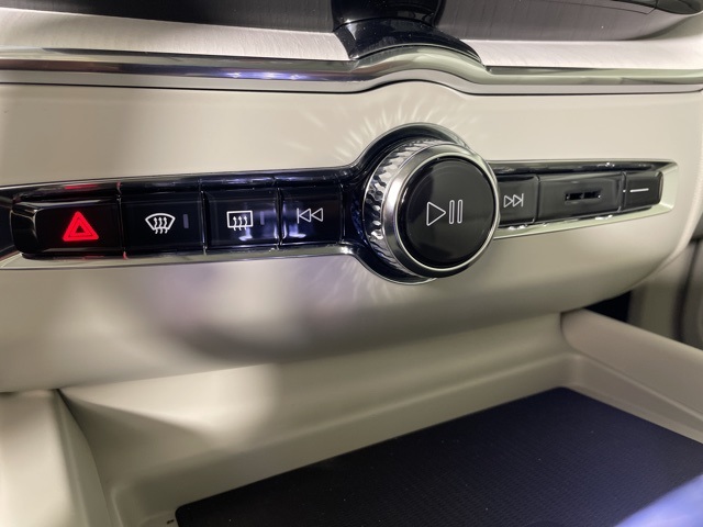2026 Volvo XC60 photo 24