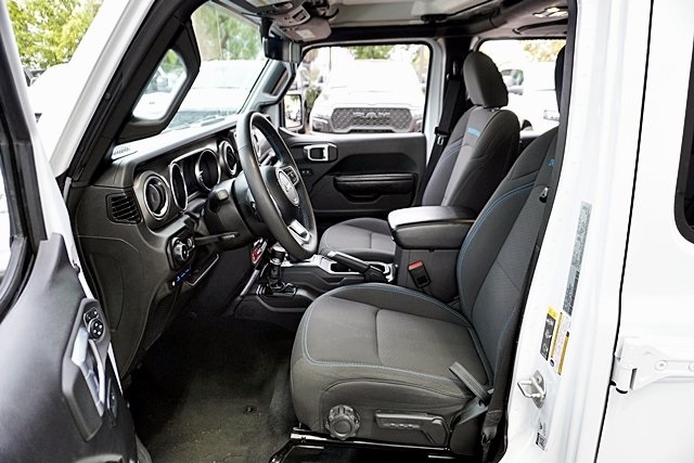 2023 Jeep Wrangler Rubicon 4xe photo 17