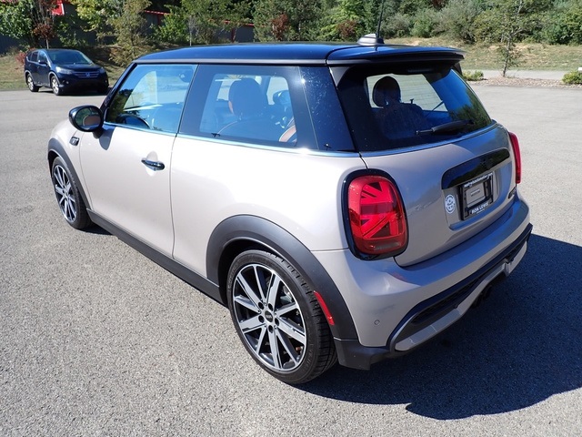 2023 Mini Cooper Base photo 3