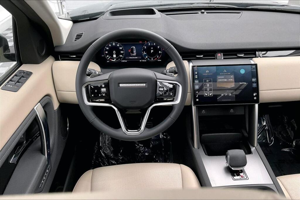 2025 Land Rover Discovery Sport S photo 3