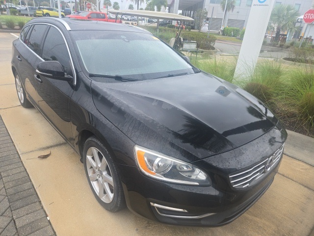 2017 Volvo V60 Premier's photo