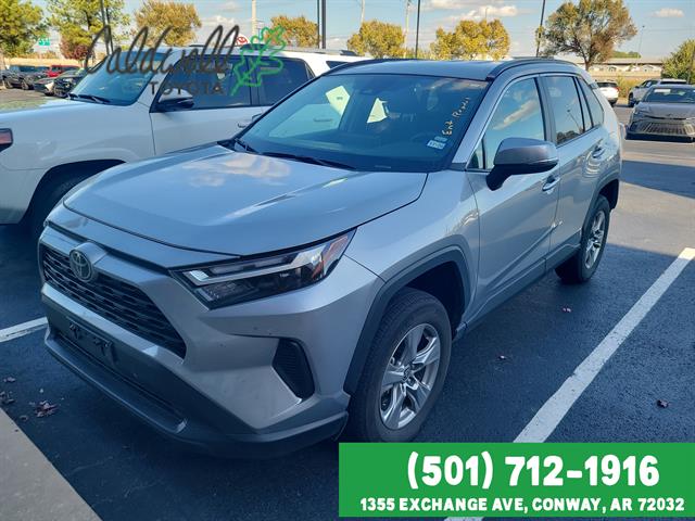 2025 Toyota RAV4 XLE's photo