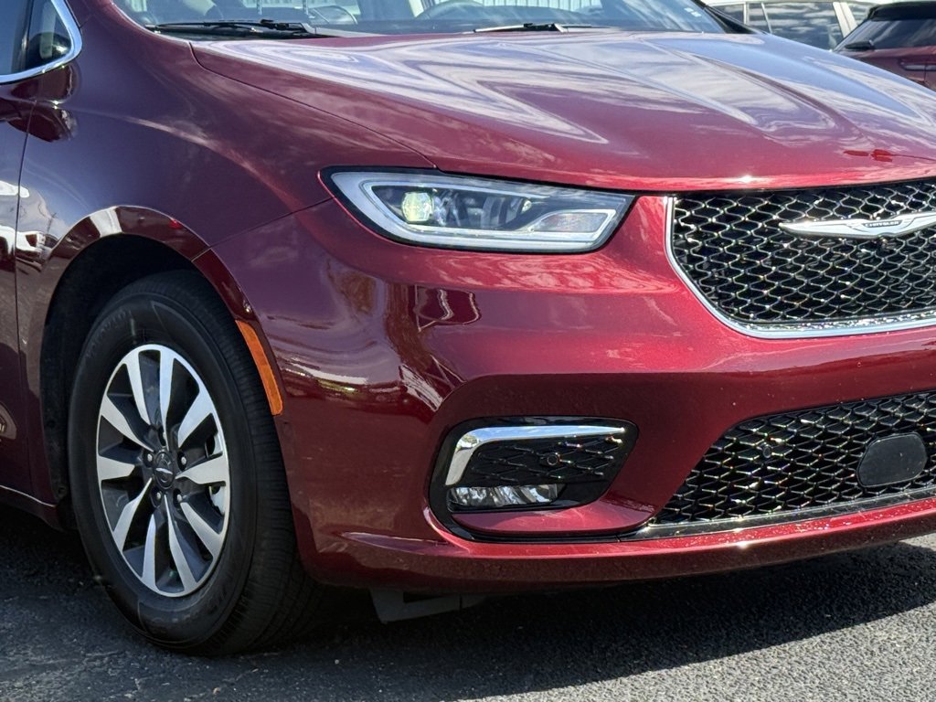 2023 Chrysler Pacifica Hybrid Limited photo 2