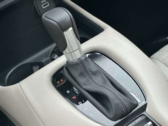 2025 Honda HR-V LX photo 18