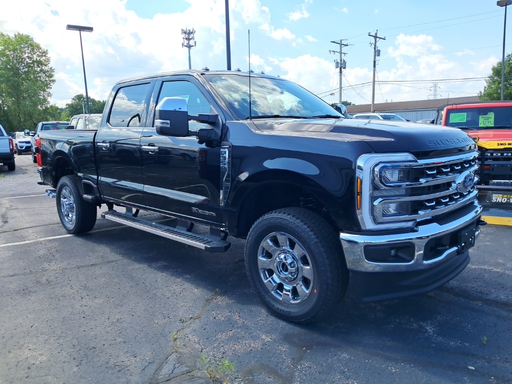 2025 Ford F-350 Lariat photo 2