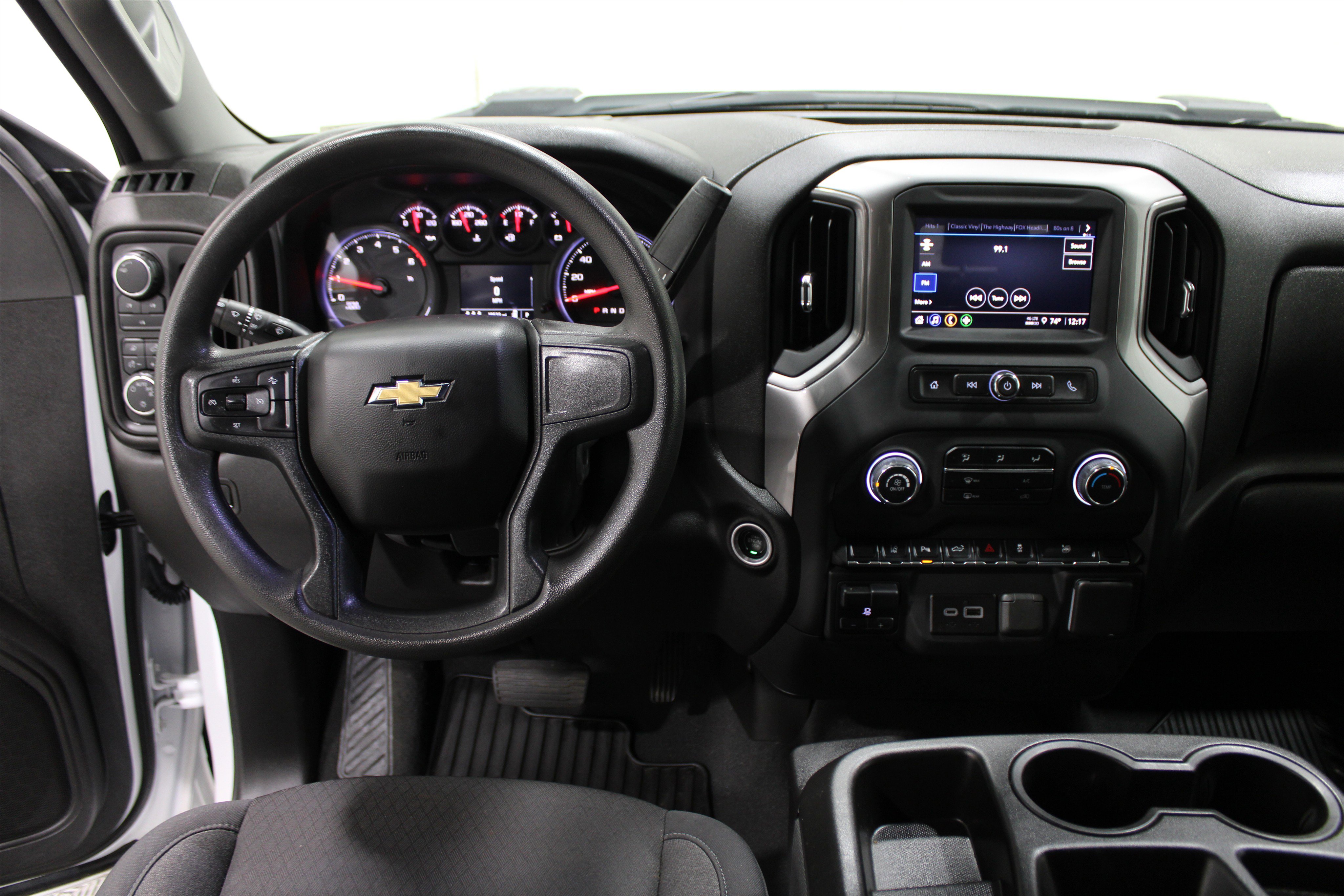 2024 Chevrolet Silverado 2500HD Custom photo 2