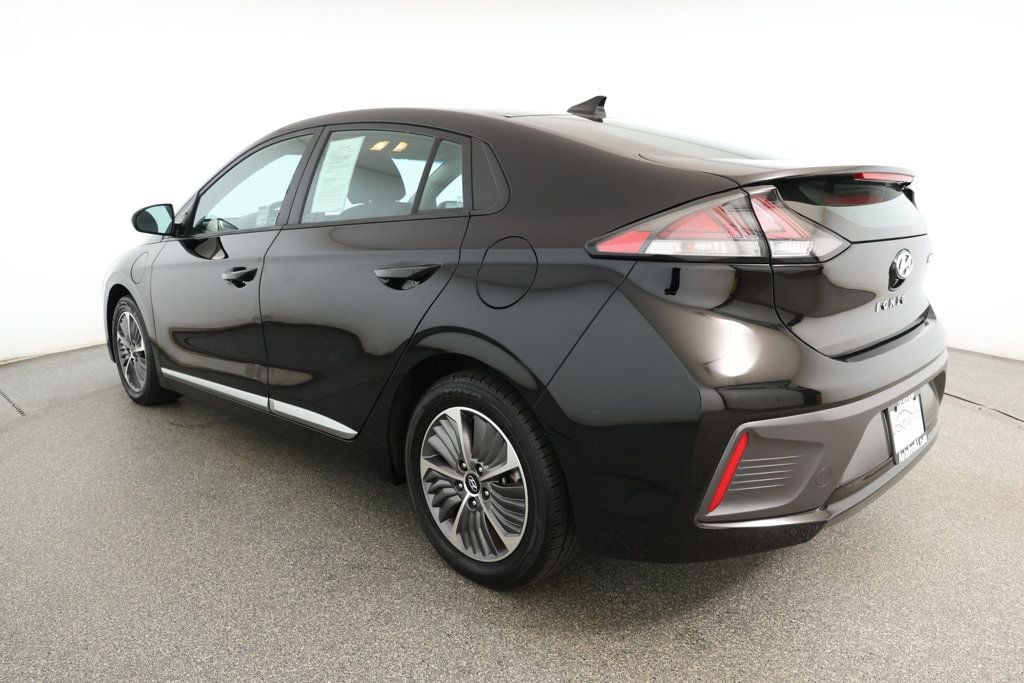 2021 Hyundai Ioniq Plug-In Hybrid SE photo 2