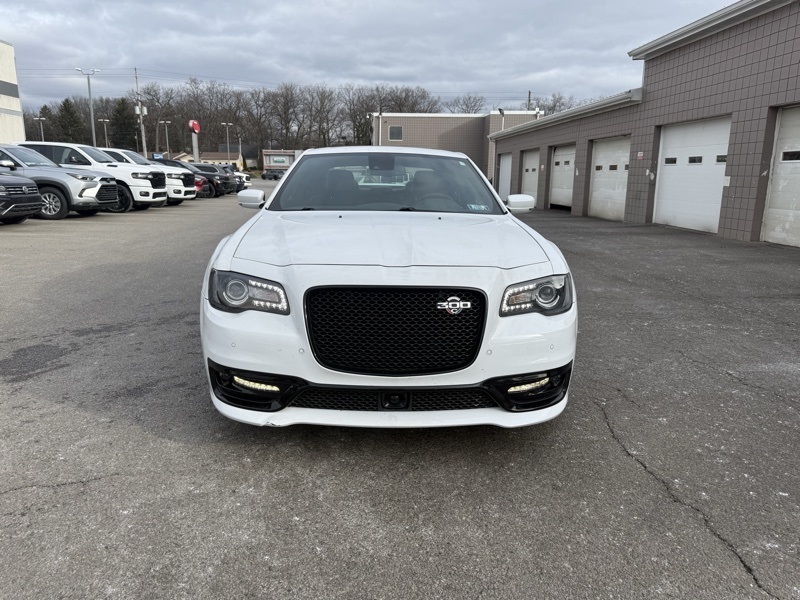 2023 Chrysler 300 C photo 2