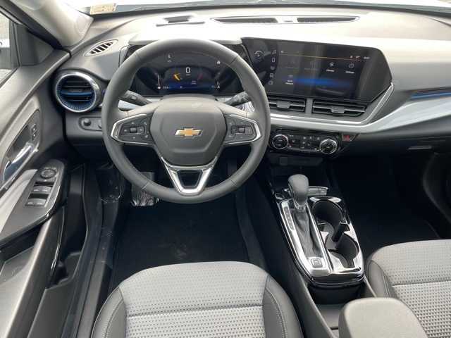 2025 Chevrolet Trax LT photo 29