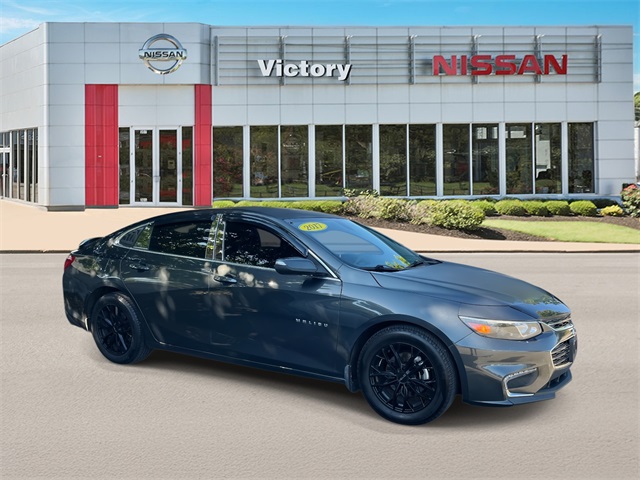 2017 Chevrolet Malibu 1LT photo 2