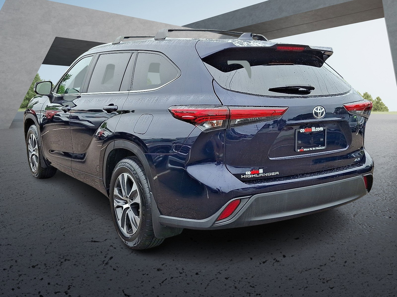 2023 Toyota Highlander XLE photo 3